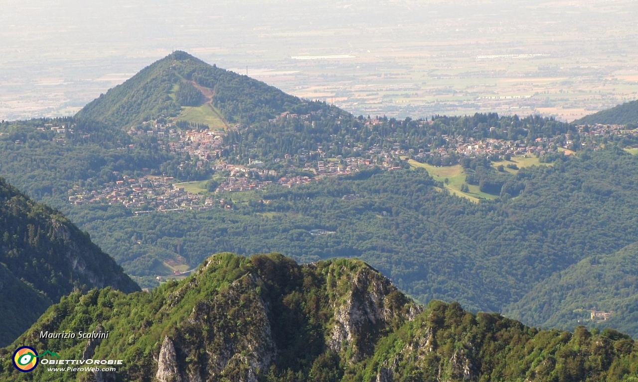 19 Selvino e il suo Monte Purito....JPG